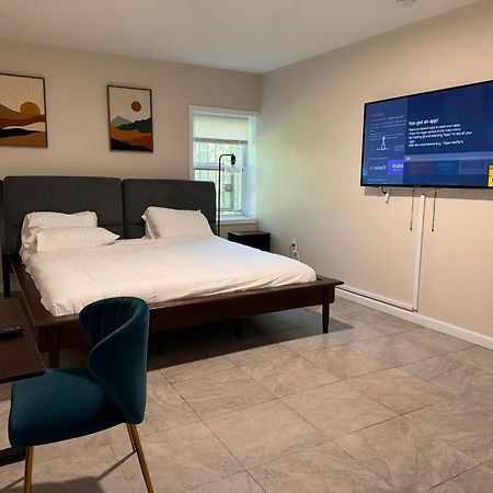 Cosy Bedroom 6 Minutes To Ewr Prudential Hotels Pen Station Newark Buitenkant foto