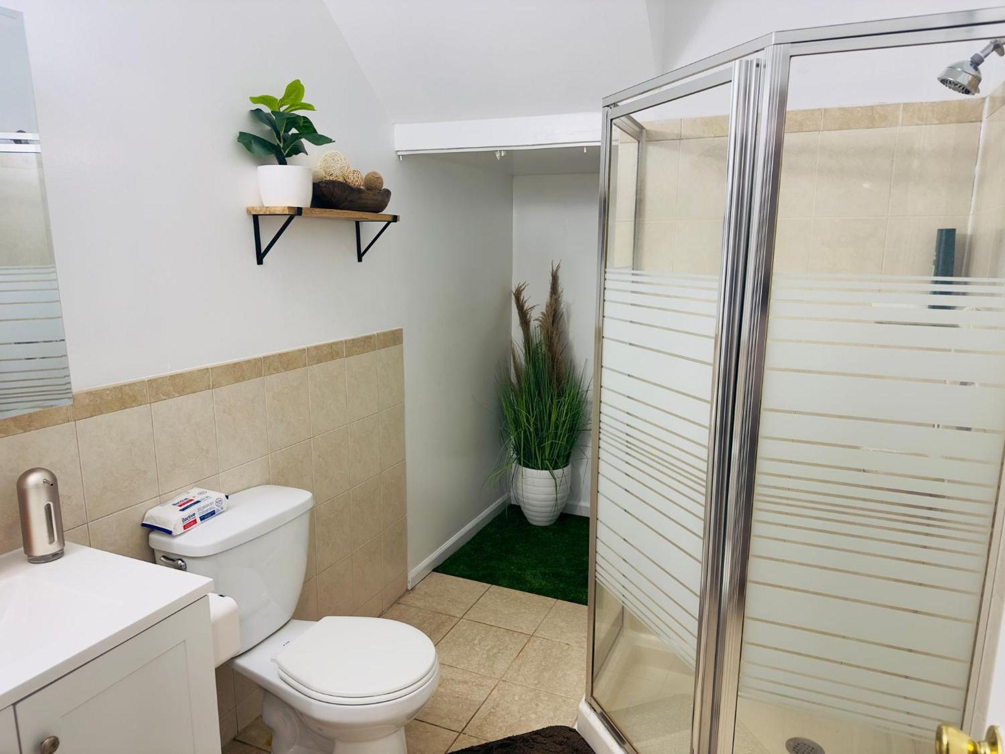 Cosy Bedroom 6 Minutes To Ewr Prudential Hotels Pen Station Newark Buitenkant foto