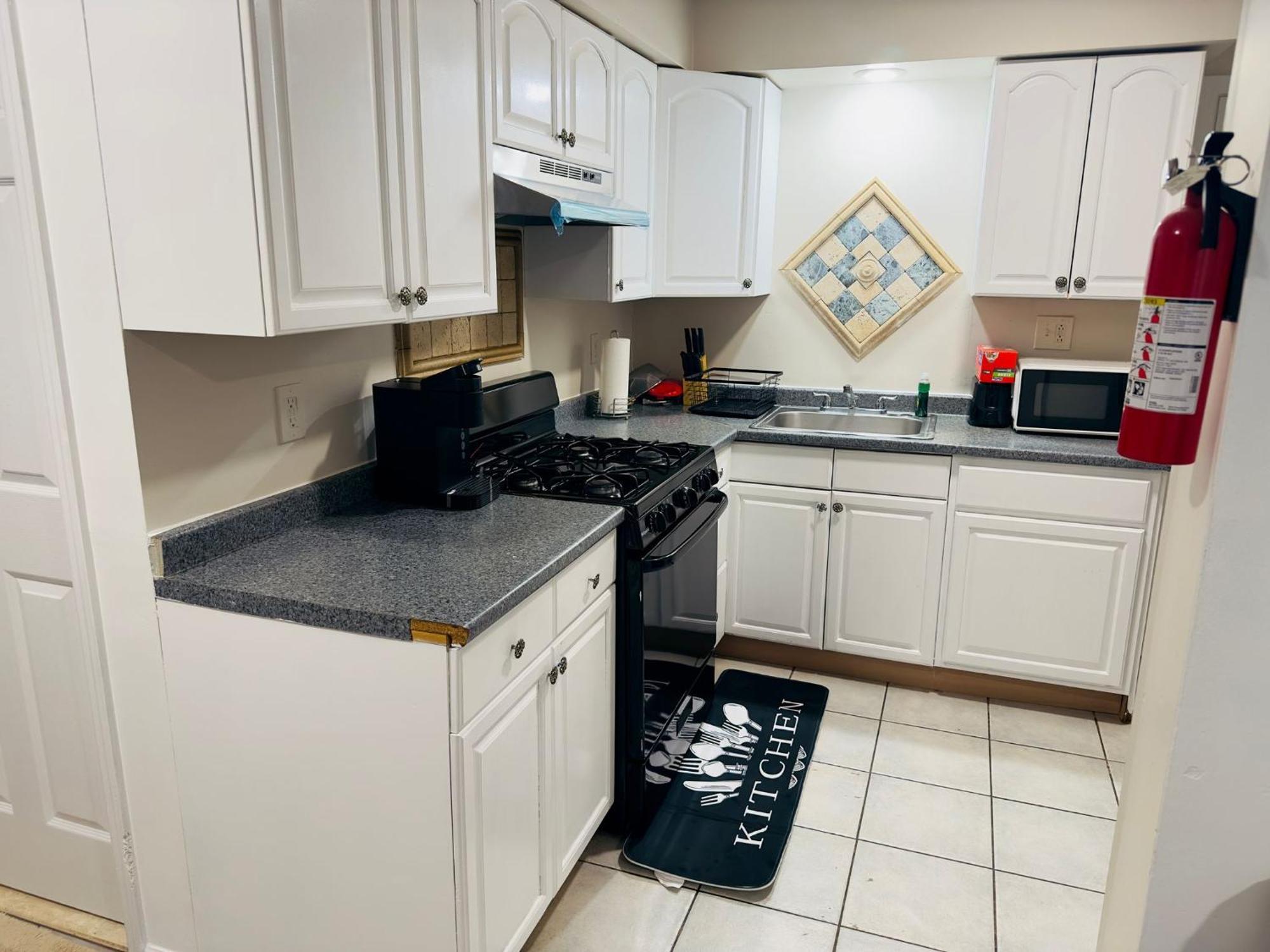 Cosy Bedroom 6 Minutes To Ewr Prudential Hotels Pen Station Newark Buitenkant foto